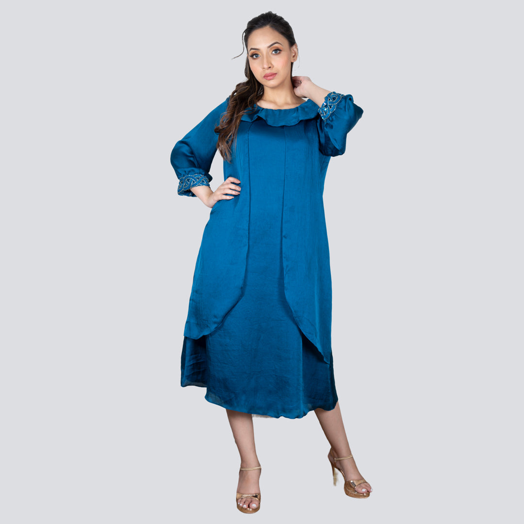 Flowey dress with handwork sleeves