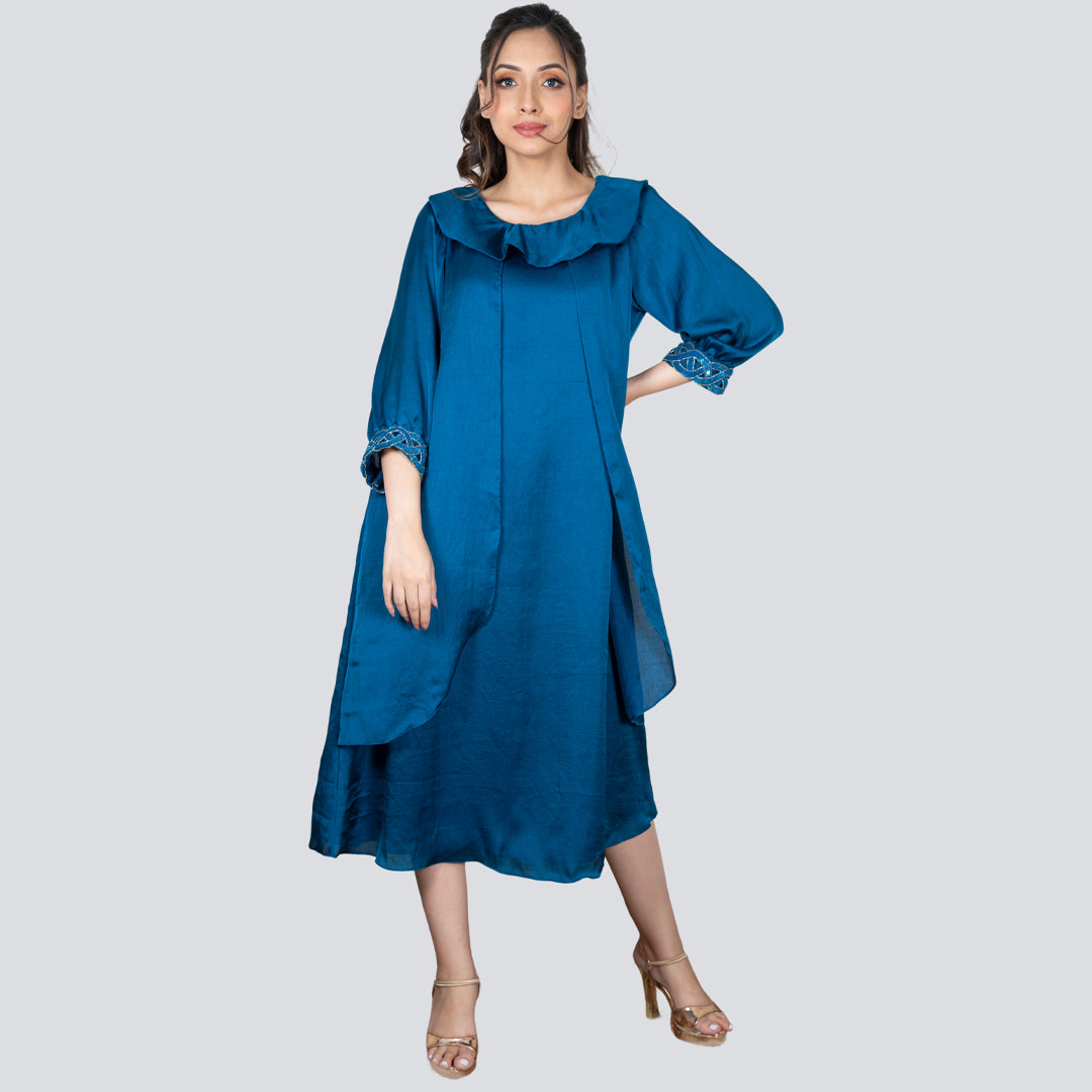 Flowey dress with handwork sleeves